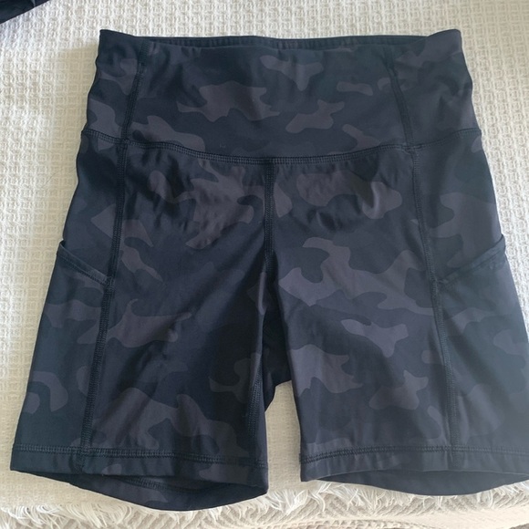 CRZ Yoga 2 pairs compression shorts/ workout spandex black camo size small - Picture 1 of 4